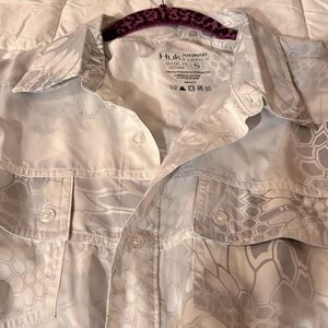 Men’s small Huk white Kryptek pattern button up shirt. New Without Tags. Fits